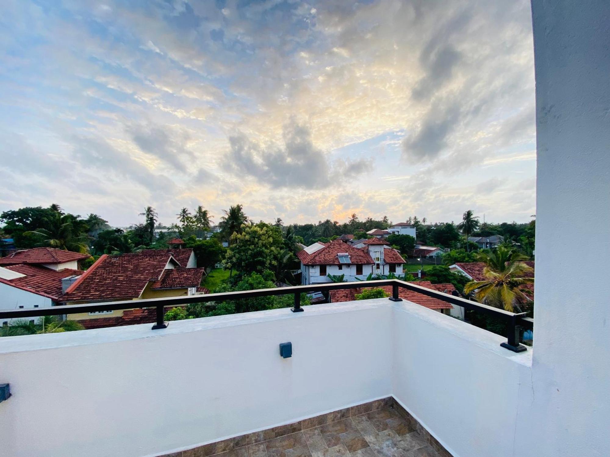 Srimadis Villa Near Airport - Negombo Ngoại thất bức ảnh