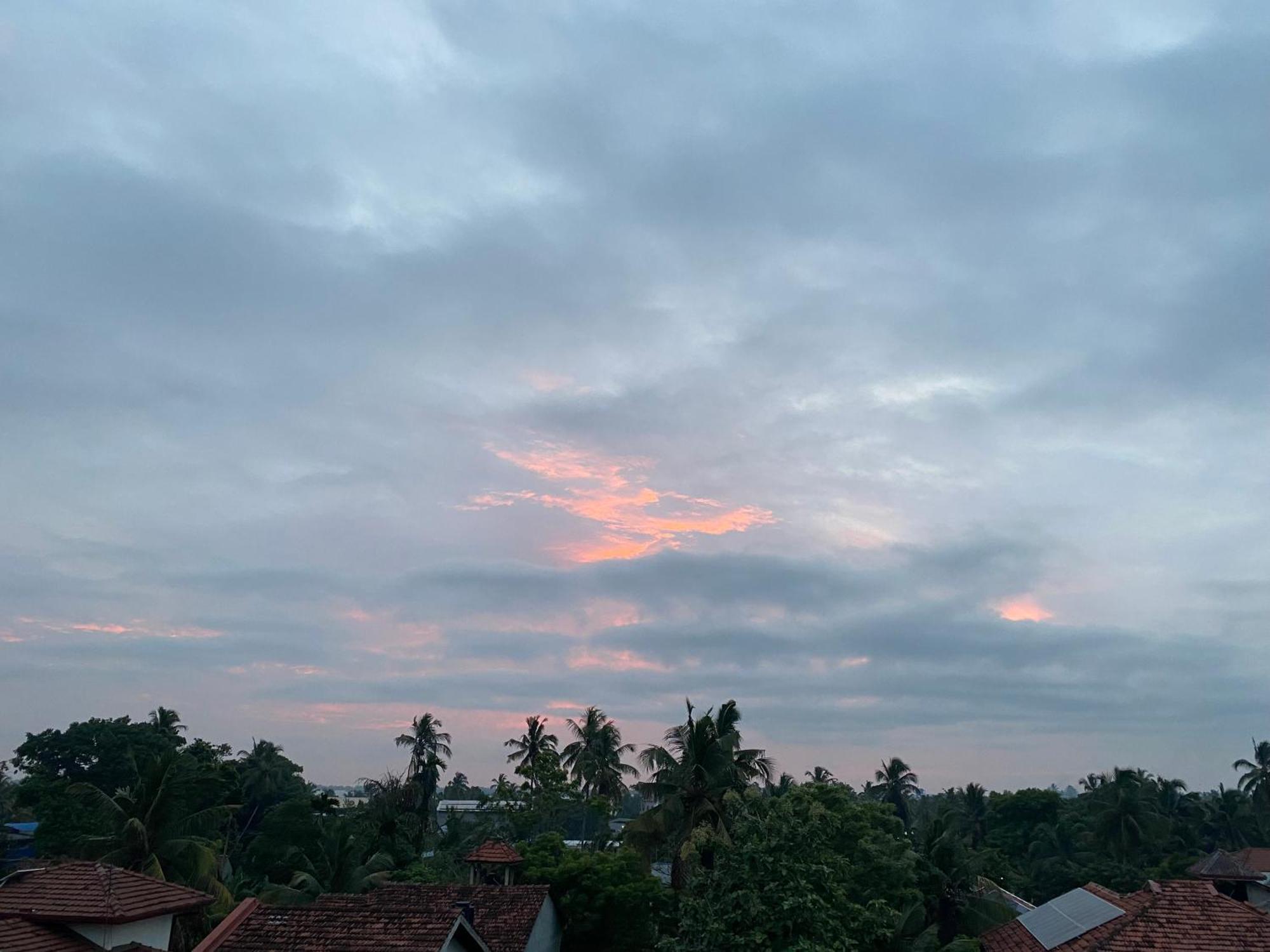 Srimadis Villa Near Airport - Negombo Ngoại thất bức ảnh